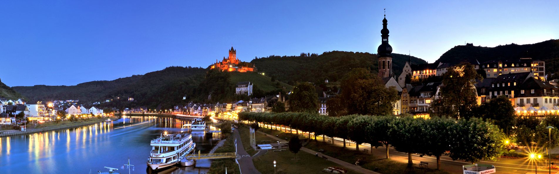 Stadtpanorama Cochem bei Dämmerung